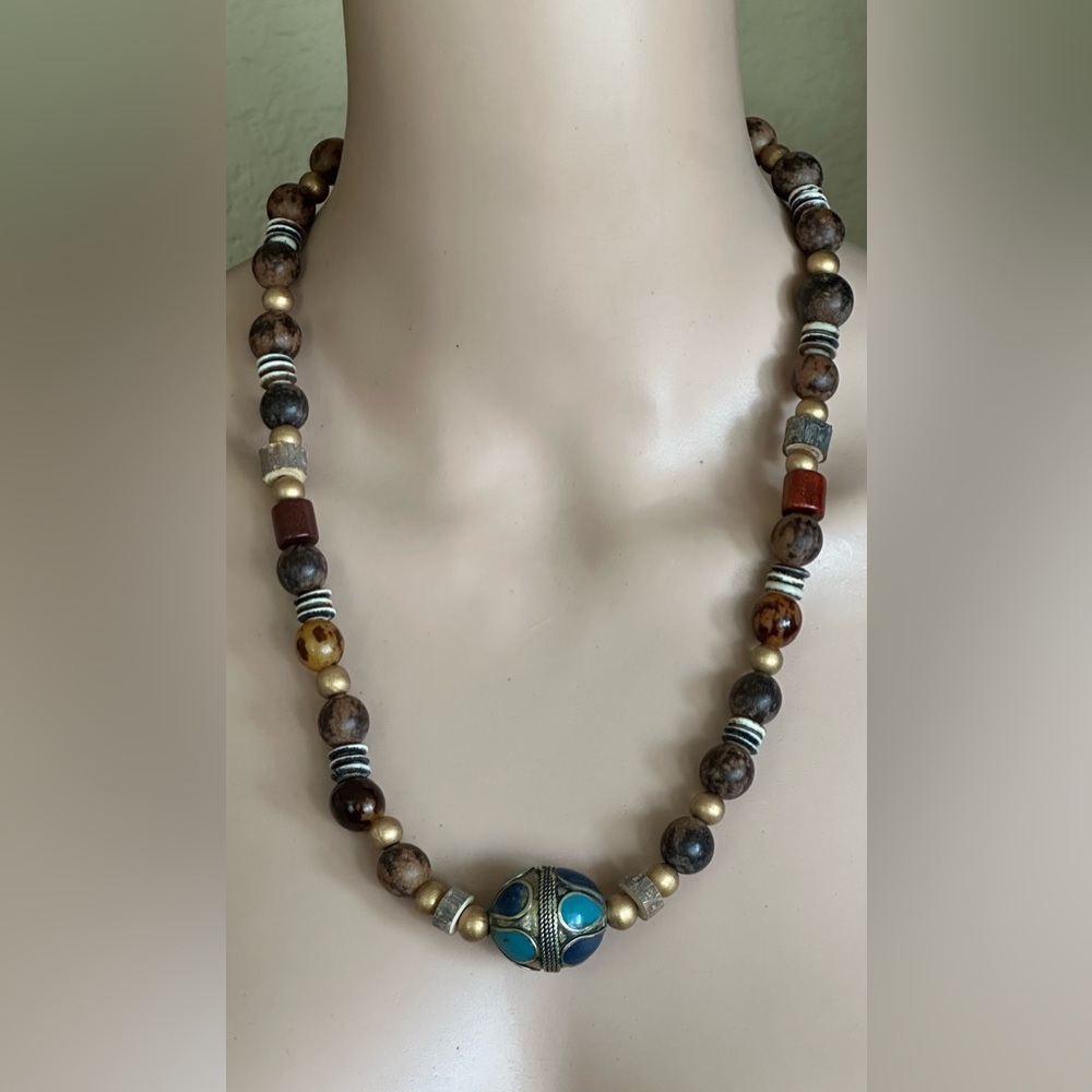 22 inch Wood bead Necklace NWOT